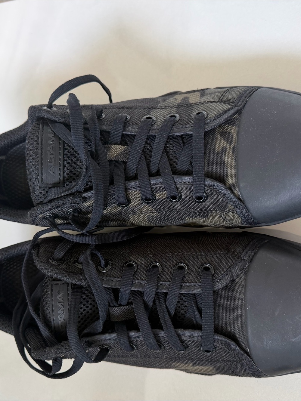 Altama Men's Black Low-Top Camouflage Pattern Sneakers